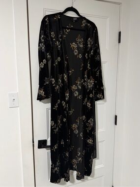 Chelsea28 Dream Away Embroidered Velvet Robe Womens - Size Small/Medium